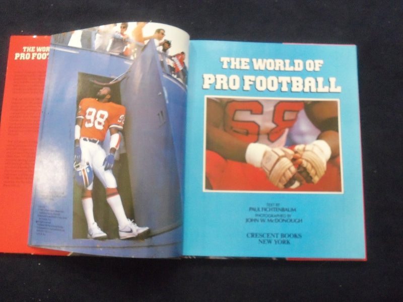 1987 THE WORLD OF PRO FOOTBALL HARDCOVER BOOK - KD 8721