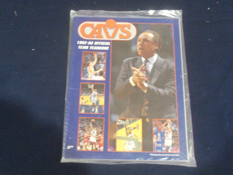 1992-1993 CLEVELAND CAVS YEARBOOK - ST 5502P