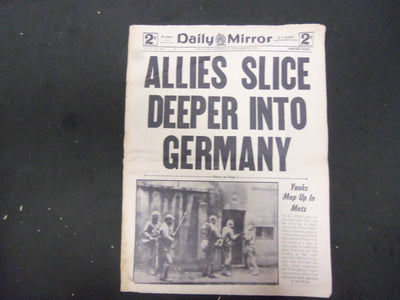 1944 NOVEMBER 22 NEW YORK DAILY MIRROR-ALLIES SLICE DEEPER INTO GERMANY- NP 2216