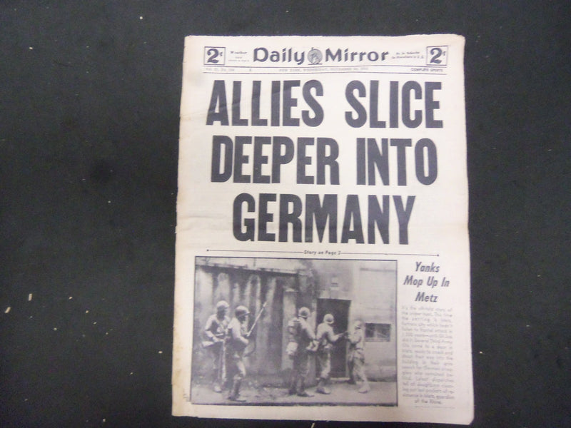 1944 NOVEMBER 22 NEW YORK DAILY MIRROR-ALLIES SLICE DEEPER INTO GERMANY- NP 2216