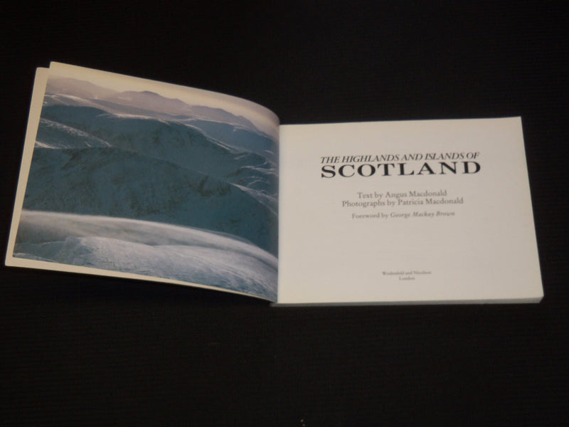 1991-1997 ENGLAND AND SCOTLAND SCENIC BOOKS LOT OF 4 - O 2351I