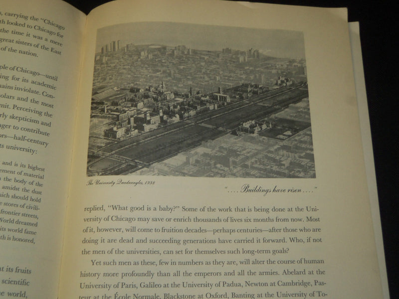 1930'S GREAT MEN UNIVERSITY OF CHICAGO SOFTCOVER BOOK - JC 43