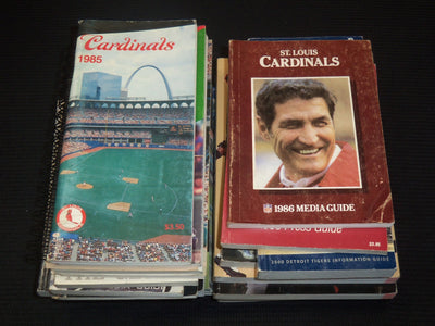 ASSORTED SPORT MEDIA GUIDES LOT - 19 PIECES - BASEBALL - FOOTBALL - KD 1E