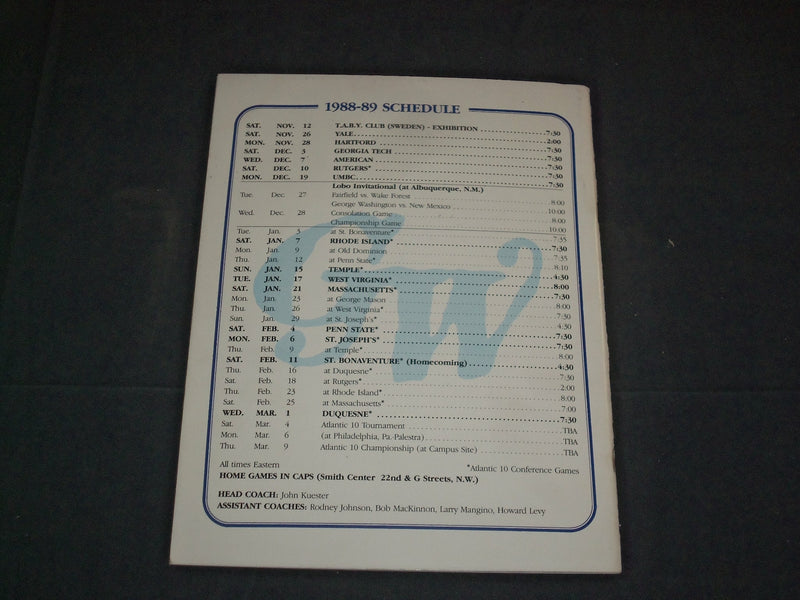1988-1989 GEORGE WASHINGTON UNIVERSITY BASKETBALL MEDIA GUIDE - J 3862