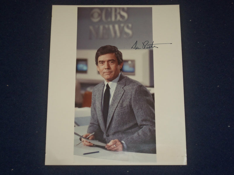 DAN RATHER AUTOGRAPHED PHOTOGRAPH - J 6043