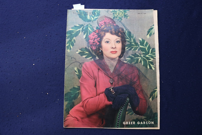 1942 MAY 31 SUNDAY NEWS PICTURE NEWSPAPER - GREER GARSON - WEST POINT - E 22734