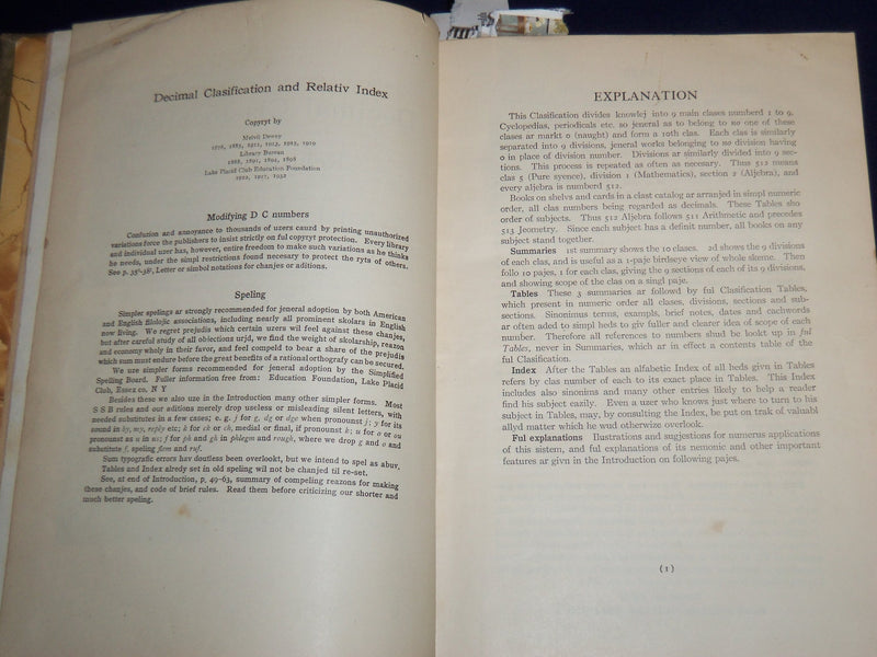 1932 DECIMAL CLASIFICATION & RELATIV INDEX VOLUME BY MELVIL DEWEY - KD 2951T
