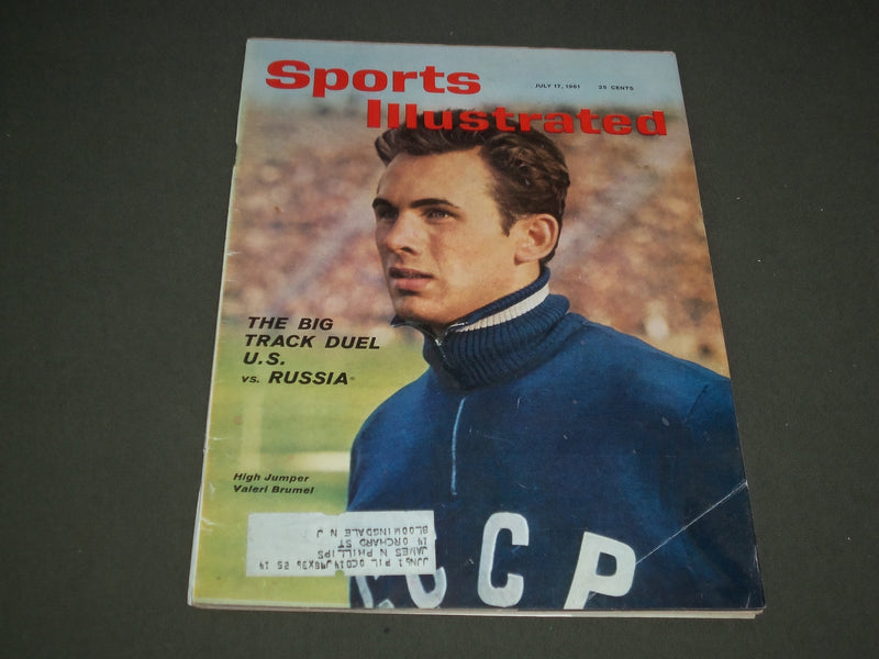 1961 JULY 17 SPORTS ILLUSTRATED MAGAZINE - HIGH JUMPER VALERI BRUMEL - SP 9015