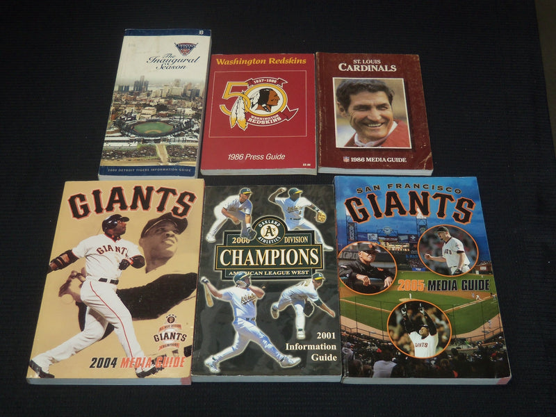 ASSORTED SPORT MEDIA GUIDES LOT - 19 PIECES - BASEBALL - FOOTBALL - KD 1E