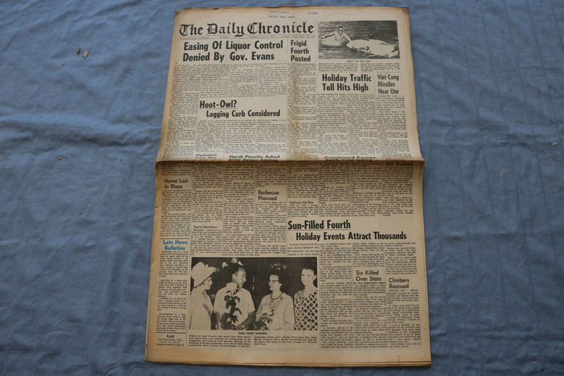 1965 JULY 6 THE DAILY CHRONICLE NEWSPAPER - EASING OF LIQUOR CONTROL - NP 8536