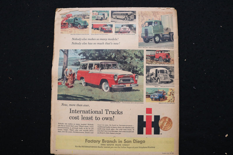 1957 OCT 13 PARADE MAGAZINE - QUEEN ELIZABETH & PRINCE CHARLES COVER - E 25657