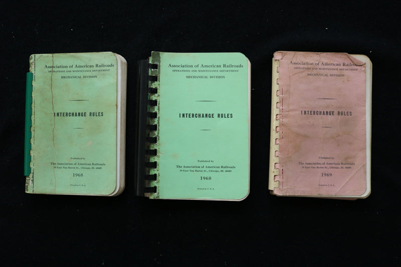 1933-1969 ASSOCIATION OF AMERICAN RAILROADS RULE BOOKS - LOT OF 18 - O 3673