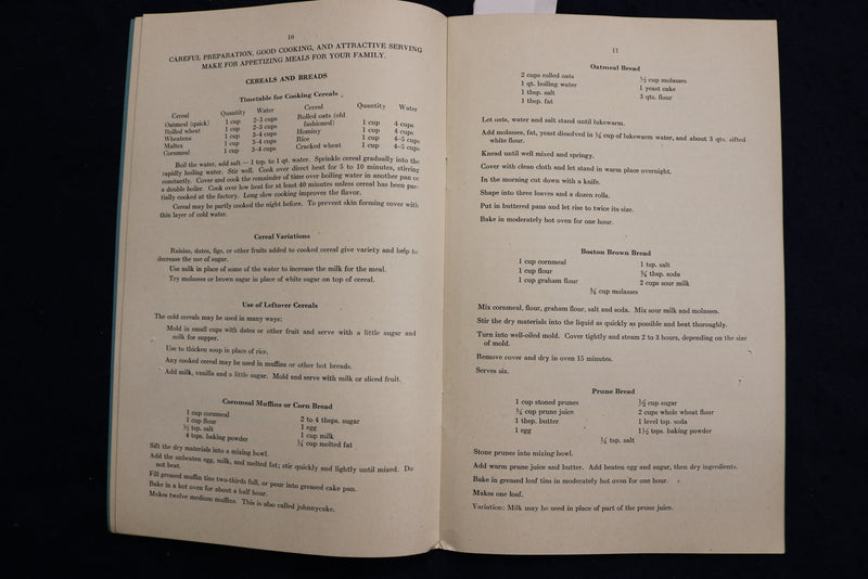 1942 MASS. DEPT OF HEALTH SERVING MEALS AT LOW COST SOFTCOVER BOOK - K 1355