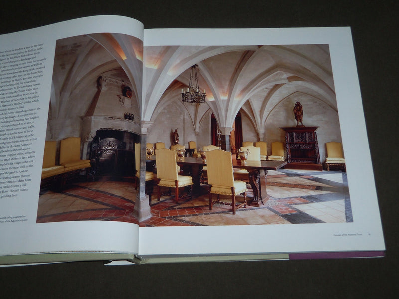 2008 HOUSES OF THE NATIONAL TRUST BOOK BY LYDIA GREEVES - D 138