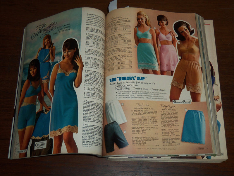 1969 FALL AND WINTER SEARS, ROEBUCK AND CO. CATALOG - GREAT FASHION - R 99A