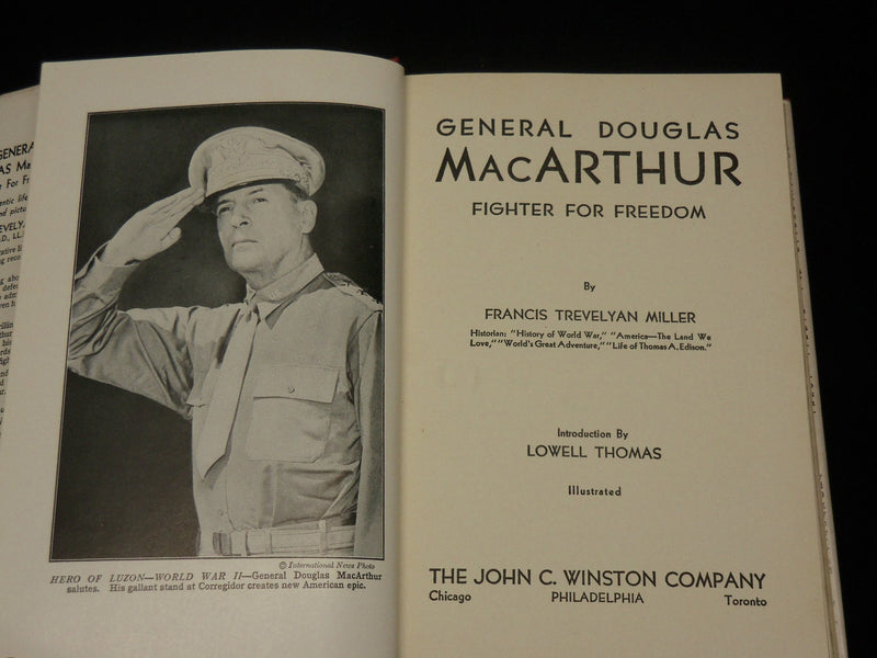 1942 GENERAL DOUGLAS MACARTHUR FIGHTER FOR FREEDCOM BOOK BY MILLER - KD 6544