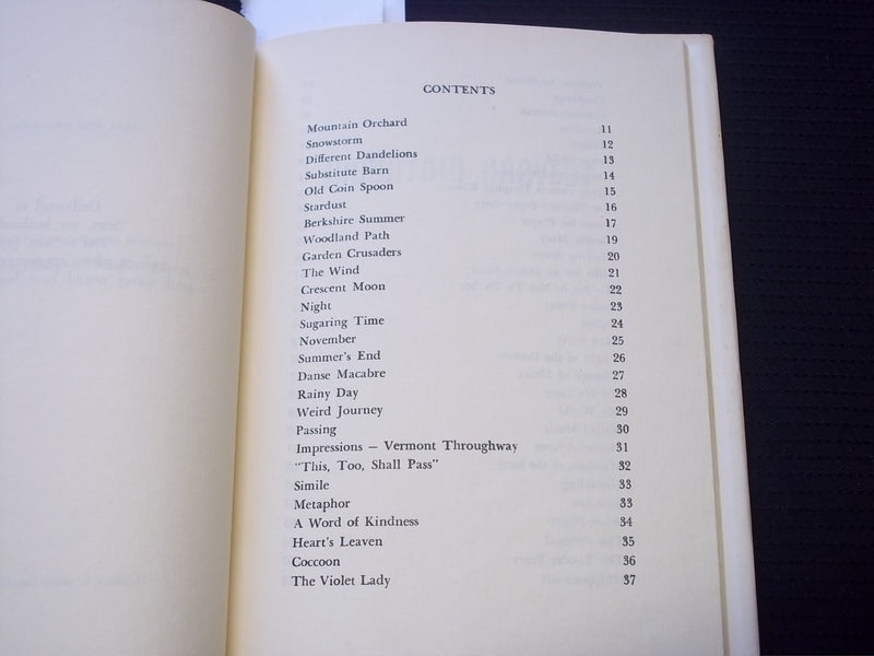 1973 MOUNTAIN HARVEST HARDCOVER BOOK SIGNED BY DOROTHY BENTON - KD 7557