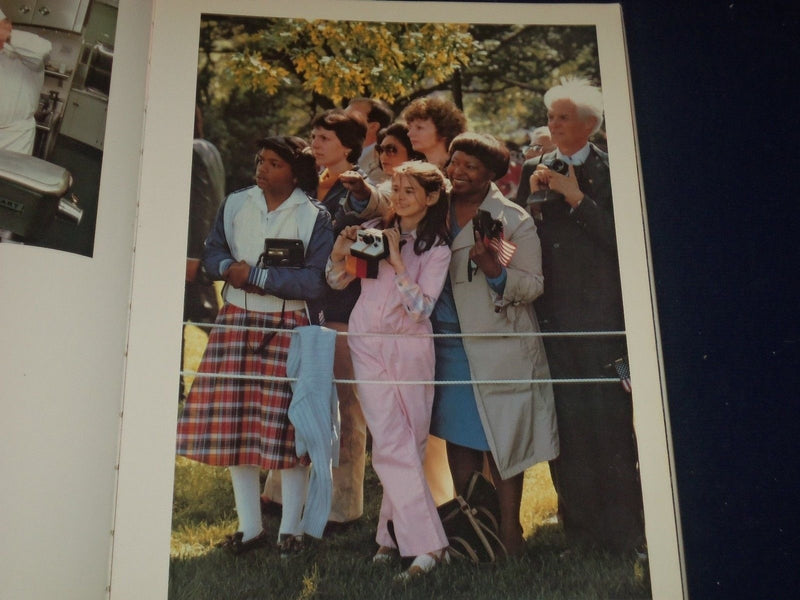1982 WASHINGTON D. C. HARDCOVER BOOK BY J. C. SUARES- KD 2810
