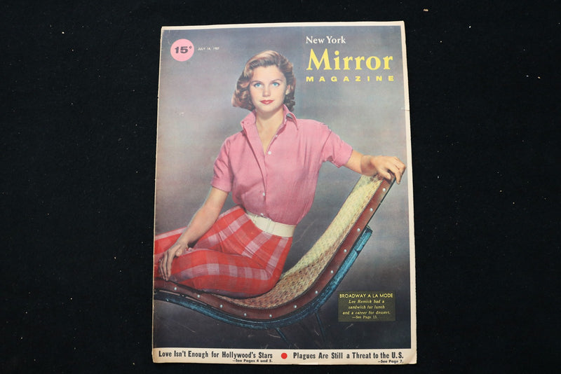 1957 JULY 14 NEW YORK MIRROR MAGAZINE - LEE REMICK COVER - E 26270