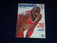 1991-1992 STREET & SMITH'S PRO BASKETBALL MAGAZINE - MICHAEL JORDAN - SP 5361
