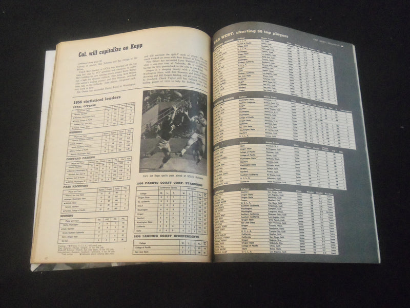 1957 STANLEY WOODWARD'S FOOTBALL MAGAZINE - BOBBY COX COVER - B 5529R
