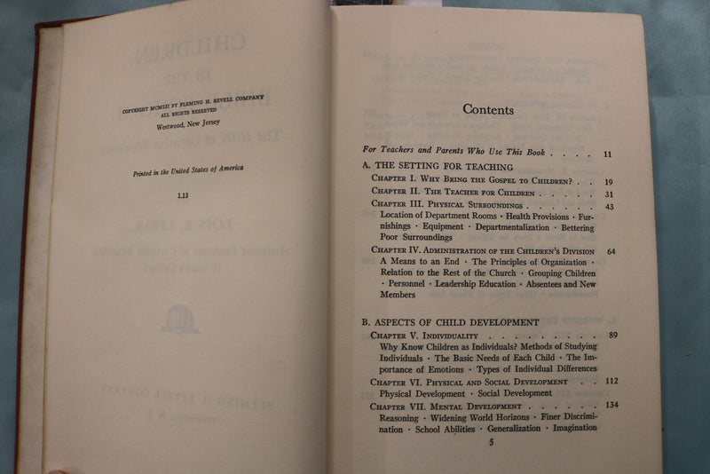 1952 CHILDREN IN THE BIBLE SCHOOL HARDCOVER BOOK BY LOIS LEBAR - KD 9633