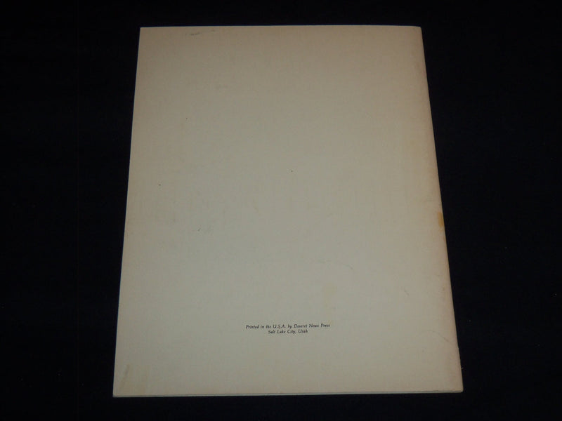 1972 GLACIER NATIONAL PARK TOUR BOOK - WINTER OF THE SLEEPING GIANTS - J 8890