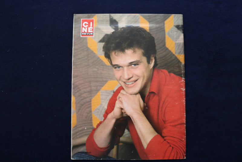 1982 MAY 13 CINE REVUE MAGAZINE - JEAN-PAUL BELMONDO COVER - E 22099