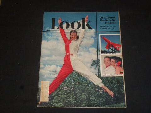 1952 AUGUST 26 LOOK MAGAZINE - DORMITORY DUDS FOR STUDENT BODY COVER - SP 8038
