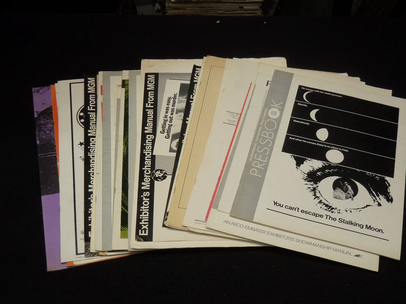 1970'S ASSORTED MOVIE PRESSBOOKS LOT OF 33 - O 3808