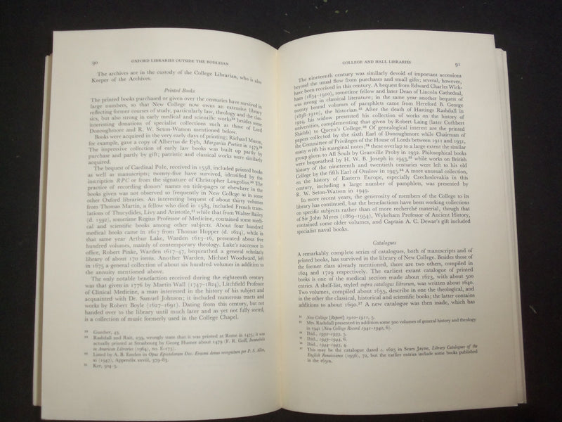 1972 OXFORD LIBRARIES OUTSIDE THE BODLEIAN SOFTCOVER BOOK BY PAUL MORGAN-KD 9300