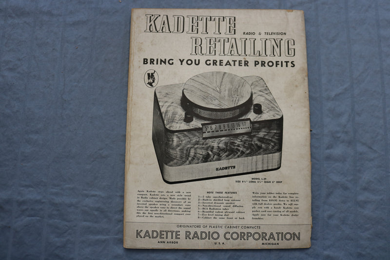 1939 AUG RADIO AND TELEVISION RETAILING MAGAZINE - PORTABLES COVER - ST 1766D