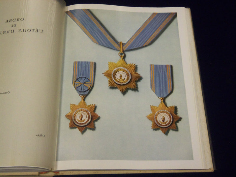 1956 DECORATIONS OFFICIELLES FRANCAISES FRENCH BOOK - NICE PRINTS - KD 3475