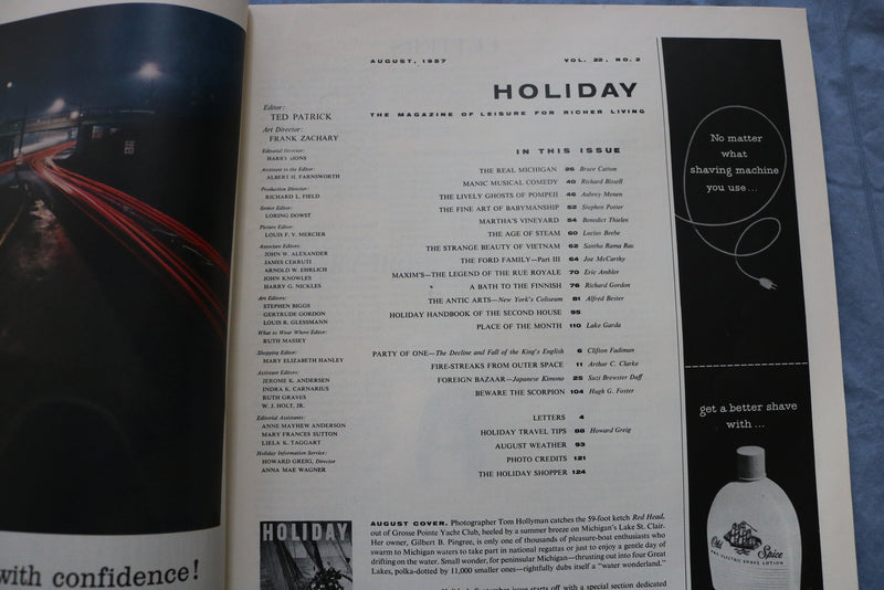 1957 AUGUST HOLIDAY MAGAZINE - THE REAL MICHIGAN - MARTHA'S VINEYARD - SP 4786Q