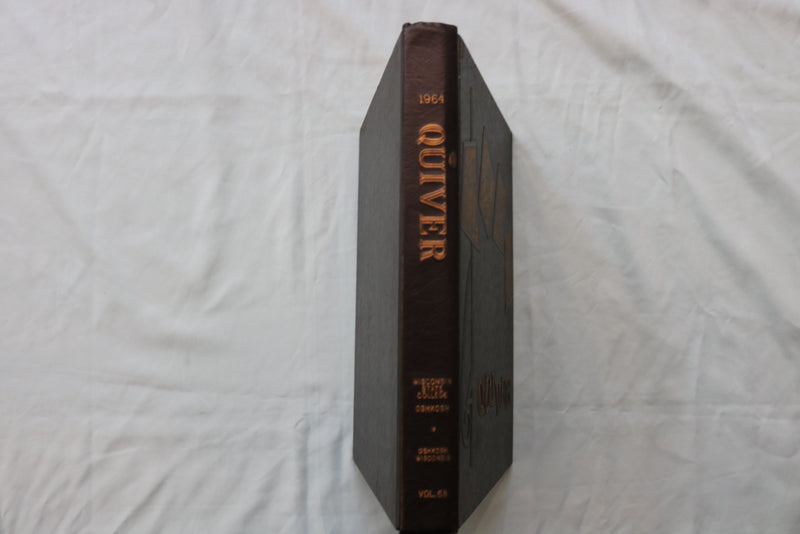 1964 QUIVER WISCONSIN STATE UNIVERSITY YEARBOOK - OSHKOSH, WISCONSIN - YB 3574