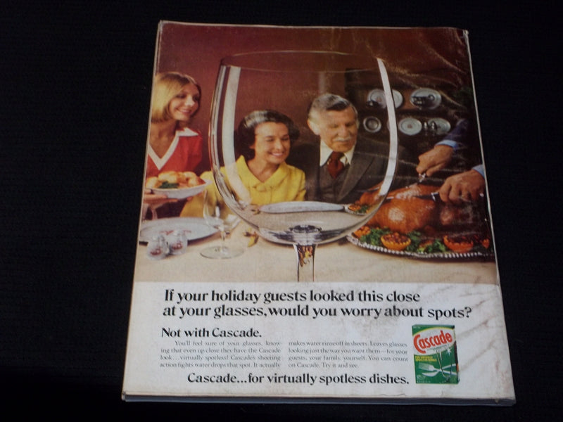 1975 NOVEMBER MCCALL'S MAGAZINE - JOAN KENNEDY FRONT COVER - E 773