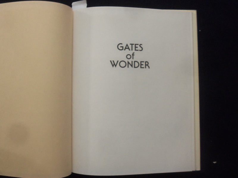 1991 GATES OF WONDER HARDCOVER BOOK - PRAYERBOOK FOR YOUNG CHILDREN - KD 8852