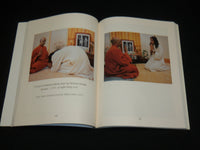 1992 IN THE PRESENCE OF A MASTER SOFTCOVER BOOK BY GURUDEV - R 726B
