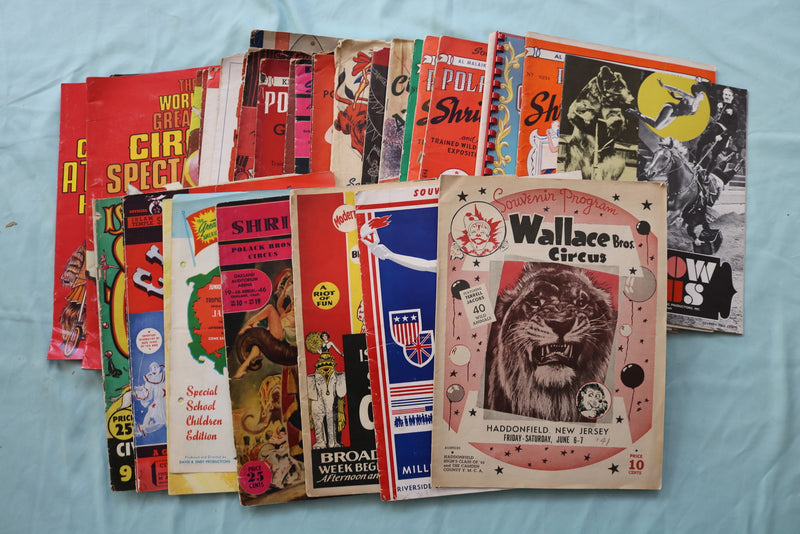 1940'S-1970'S CIRCUS PROGRAMS AND MAGAZINES - LOT OF 39 - O 3727
