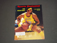 1972 OCTOBER 16 SPORTS ILLUSTRATED MAGAZINE - WILT CHAMBERLAIN COVER - SP 9061