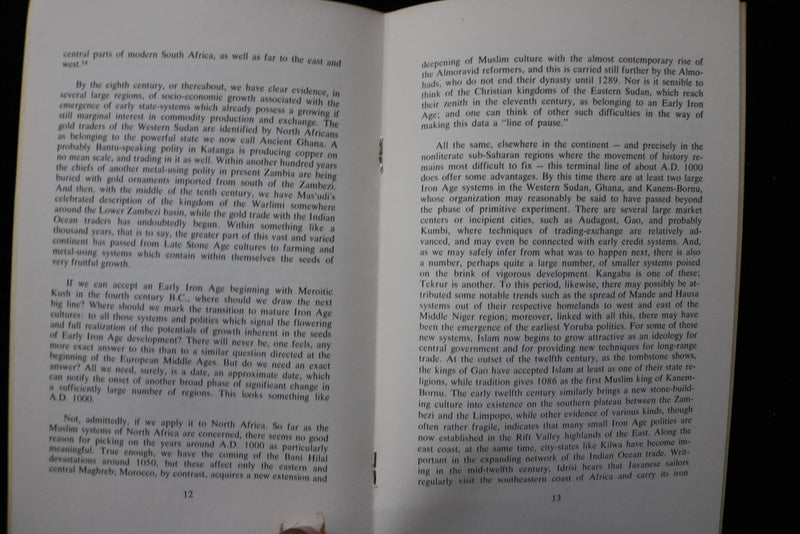1965 CAN WE WRITE AFRICAN HISTORY? SOFTCOVER BOOK BY BASIL DAVIDSON - K 3519