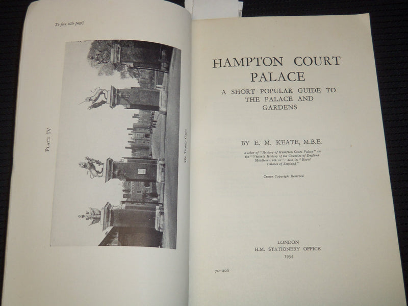 1934 HAMPTON COURT PALACE GUIDE BOOK - PALACE & GARDENS - J 9532