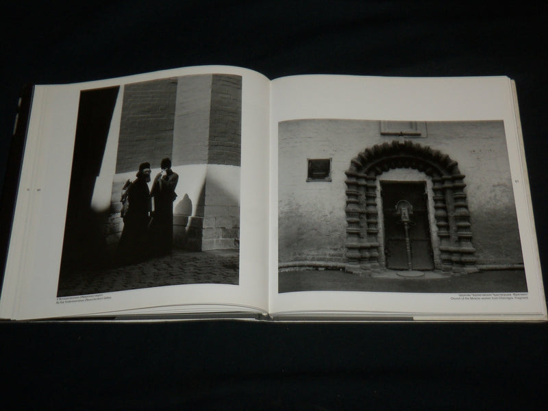 2002 REFLECTIONS MOSCOW IN PHOTOGRAPHS HARDCOVER BOOK -RUSSIAN & ENGLISH- R 704J