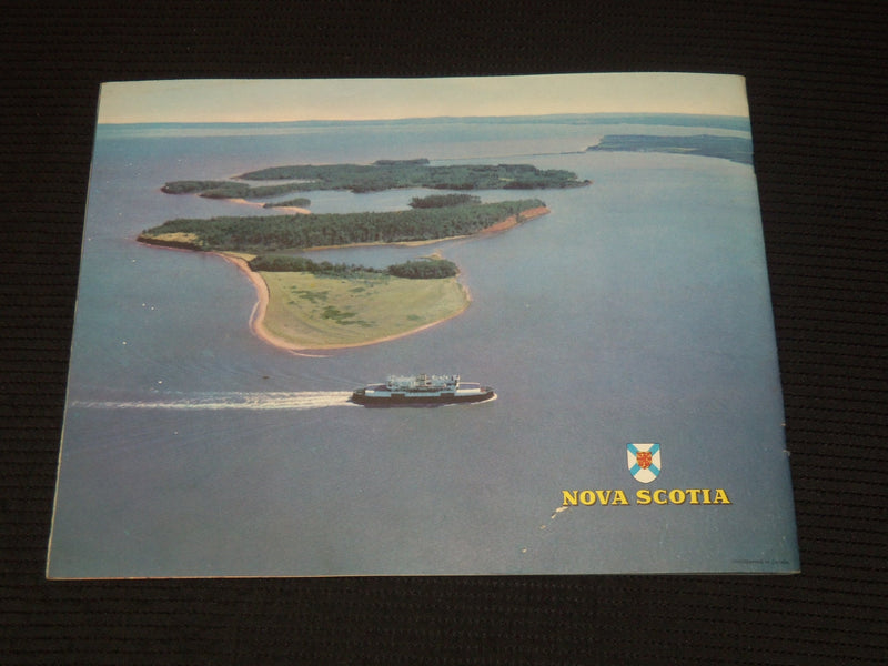 1961 NOVA SCOTIA CANADA'S OCEAN PLAYGROUND BOOK - GREAT PHOTOS - K 2136