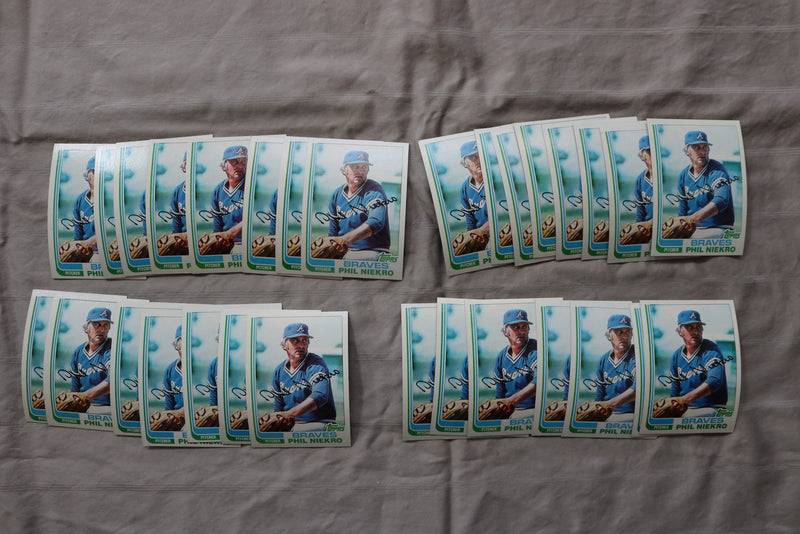 PHIL NIEKRO 1982 TOPPS BASEBALL CARDS - CARD #185 - NM-MT - LOT OF 30 - #86