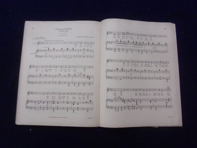 1931 FORTY SONGS JOHANNES BRAHMS SOFTCOVER BOOK EDITED BY JAMES HUNEKER- KD 8491