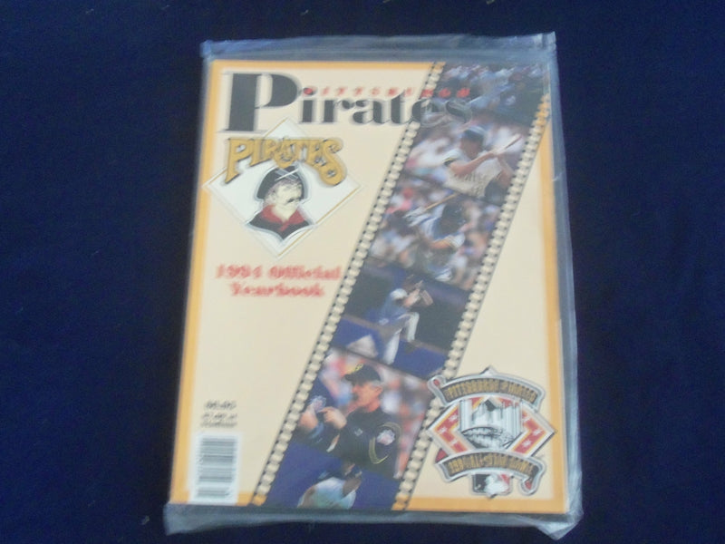 1994 PITTSBURGH PIRATES YEARBOOK - ST 3398V