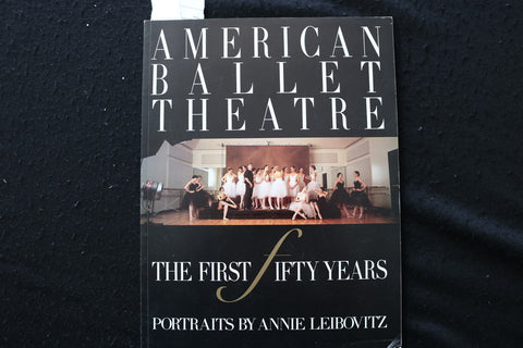 1989 AMERICAN BALLET THEATRE SOFTCOVER BOOK - PORTAITS BY ANNIE LEBOVITZ- K 2314