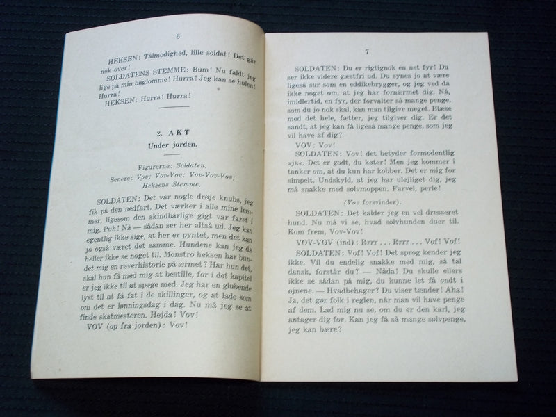 1948 FYRTOJET EVENTYRKOMEDIE SOFTCOVER BOOK BY VILHELM ERIKSEN - J 7177