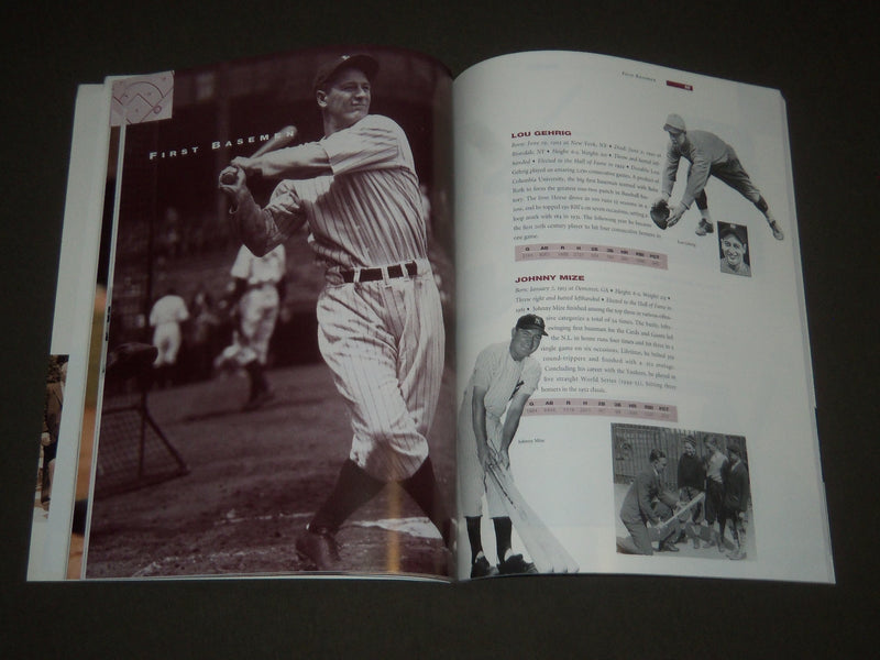 1993 NATIONAL BASEBALL HALL OF FAME YEARBOOK - REGGIE JACKSON INDUCTED- J 2589